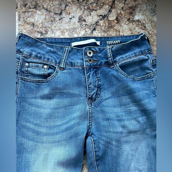 Tiffani Jean - Picture 9 of 10